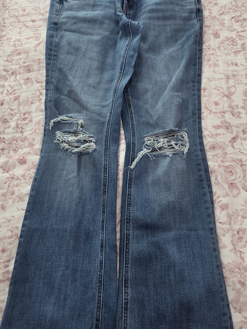 American Eagle Outfitters Distressed Blue Flare Jeans Size 6